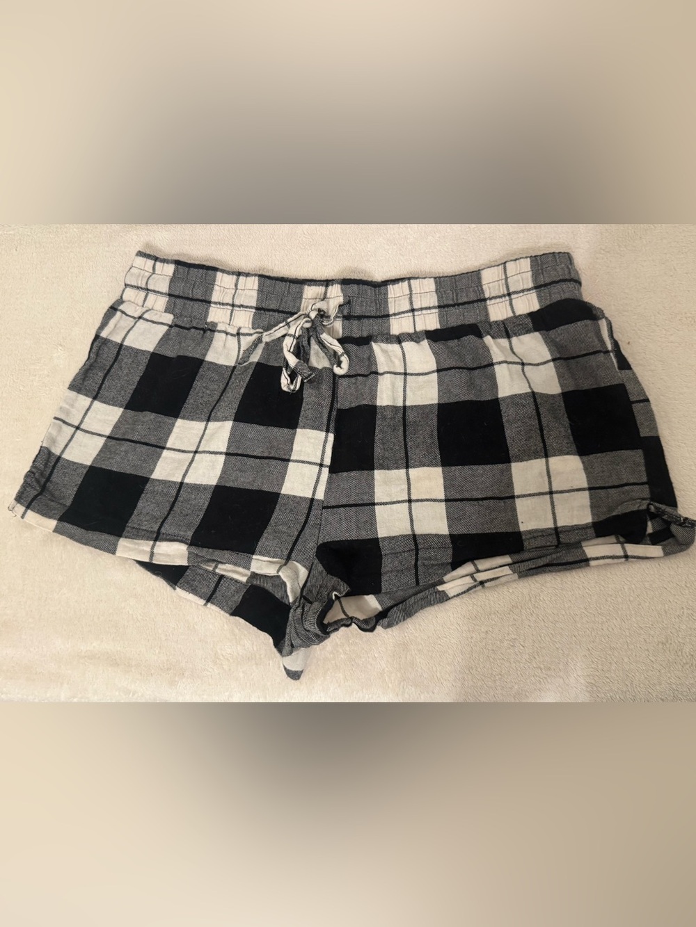 EXPRESS COMFY FLANNEL SHORTS SIZE SMALL BLACK & WHITE